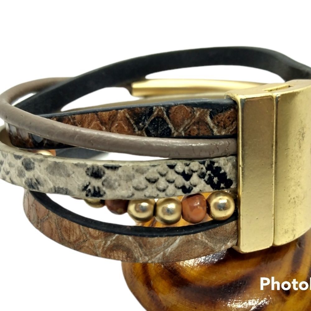 Multi animal pattern print magnet clasp bracelet